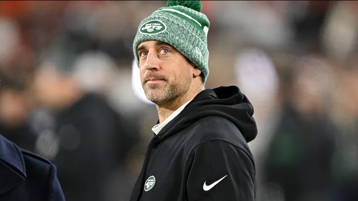 Aaron Rodgers of the New York Jets before facing the Cleveland Browns at Cleveland Browns Stadium Dec. 28 2023 in Cleveland